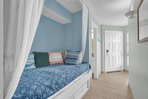 1 Bedroom Overlooking Atlantic Ocean and Swimming Pool