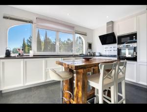 superbe maison familiale avec piscine vue montagne 10min de DENIA et 8min grandes plages