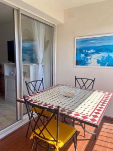 À 200 m de la plage Studio rénové avec loggia