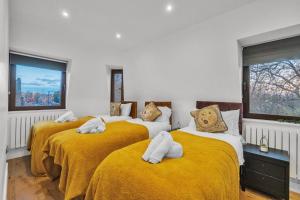 Modern 2-Bedroom Apartment in Canada Water with parking for contractors Excellent Transport Links