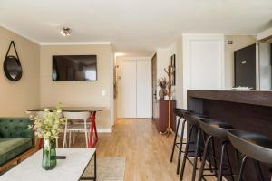 Las Condes Modern Apartment 2BR2BA Pool & Views