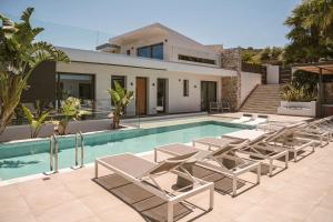 Villa Lydia I Superb views, two pools, next to the city