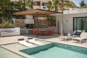 Villa Lydia I Superb views, two pools, next to the city