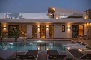 Villa Lydia I Superb views, two pools, next to the city