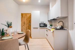 Elegancki Apartament z miejscem do Pracy obok MTP