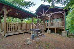 Hot Tub & Deck: Cabin Near Smoky Mtn Trails!