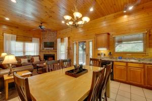 Hot Tub & Deck: Cabin Near Smoky Mtn Trails!