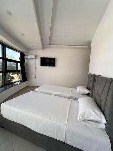 Aureon living