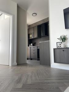 Rose and Oak Apartment