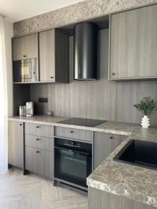 Rose and Oak Apartment