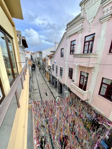 Edifício Senhoras da Casa - Central Old Town Apartments with Balcony
