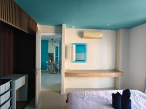 Atlantis Condo 1 Bedroom with Balcony, Pool & Gym