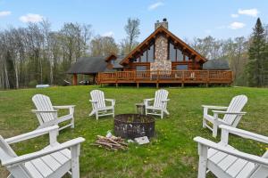 Log Retreat at Fish Creek by Simple Life Rentals