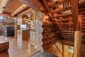 Log Retreat at Fish Creek by Simple Life Rentals