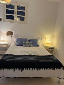 Blue & White: An Absolute Aegean dream house
