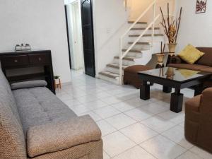 House with pool, near the beach - Casa con alberca, cerca de playa
