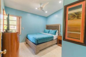 Luxury 5BD Lauderhill Waterfront Home with Pool