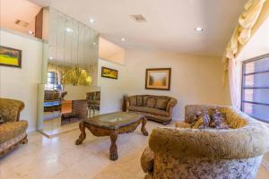Luxury 5BD Lauderhill Waterfront Home with Pool