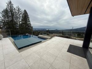 Above It- Ocean Views w Spa Pool - Luxe 3BR