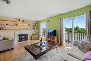 Flow - Pool - River Views - Mins to Broadway