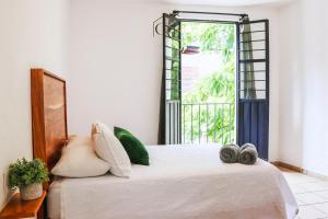 SAVIA CORAZÓN - 3BR 2BA Upstairs Apartment with Private Terrace