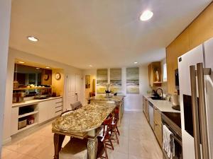 Private 2BR family Suite Near YVR airport & Transit & Golf course