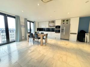 Marble Lodge 3-bedroom