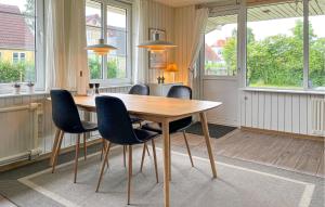 2 Bedroom Stunning Home In Broager