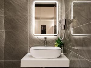The QH Boutique Hotel - Trung Phụng