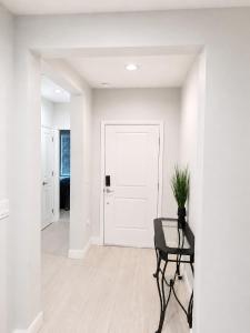 Work or Play Near Job Sites, Beach, Shops & Dining
