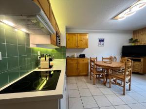 Appartement au centre du village - FR-1-624-194