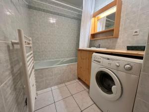 Appartement au centre du village - FR-1-624-194