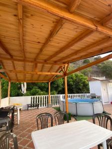 Casa vacional en la guaira con piscina y cerca de la playa
