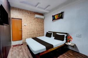 Super Collection O Lokmanya Nagar Metro Station Formerly Hotel Siddhivinayak