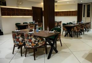 Hotel Gharana Tree