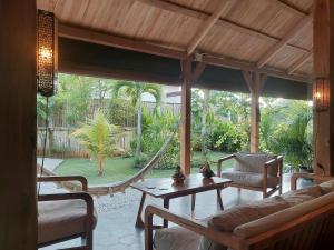 2BDR villa, 5-min walk to beach