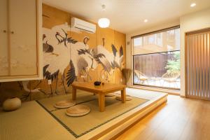 夏様八雲莊 5 minutes from Kyoto Nijo Station,Entire Kyomachiya with courtyard,Sleeps 8,Comfortable option with two bathrooms