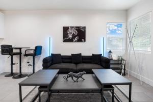 Mid-City Bungalow With Backyard