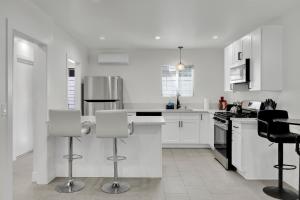 Mid-City Bungalow With Backyard