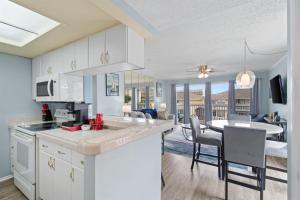 Waterfront Summer Vacay Free Private Beach Chairs & Umbrella Sleeps 5