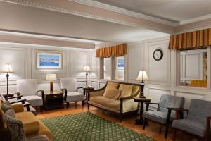 Royal Scot Hotel & Suites, Trademark Collection by Wyndham