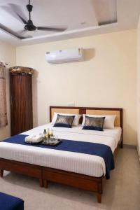 Shaandaar Hotel, Family restaurant with Ac rooms