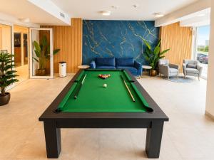 Bałtycki Azyl - baseny ogrzewane , jacuzzi, sauny, kryta sala zabaw, Bilard