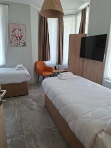 Enza Suites