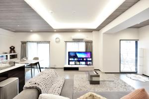 Room 701 Large 3LDK 98sqm Near Namba Big Balcony Ideal for Groups and Long Stay