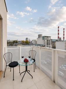 Lumina I Family 2BR Apartment I with Balcony I Parking