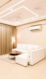 HOTEL SWIMMING POOL - SIVEE INN- Near Kashi Vishwanath Temple & Ganga Ghat - Free Wi-Fi - near Hotel Avyaan Palace -Room Service & Warm Hospitality - BEST HOTEL IN VARANASI