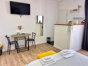 Studio apartments RAFAEL - 4 minutes to the beach