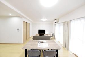 Room 402 Spacious 2LDK 80sqm Near Namba Family and Long Stay