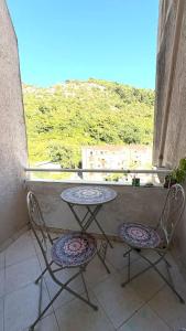 Bright studio for two with a mountain view
